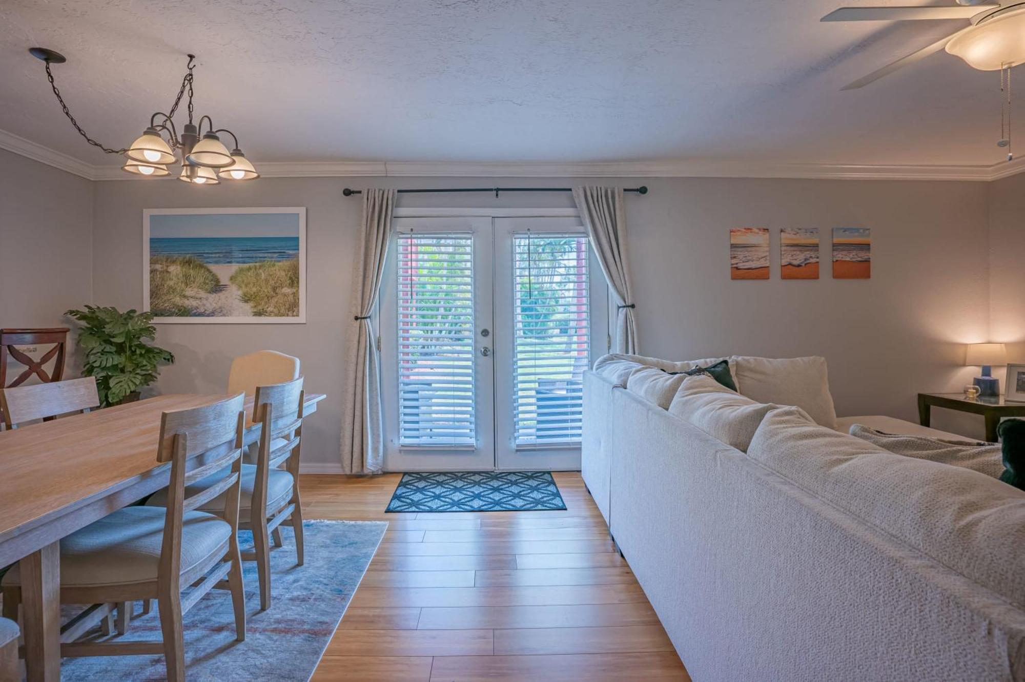 Lovely 3 Bedroom First Floor On Golf Course Sarasota