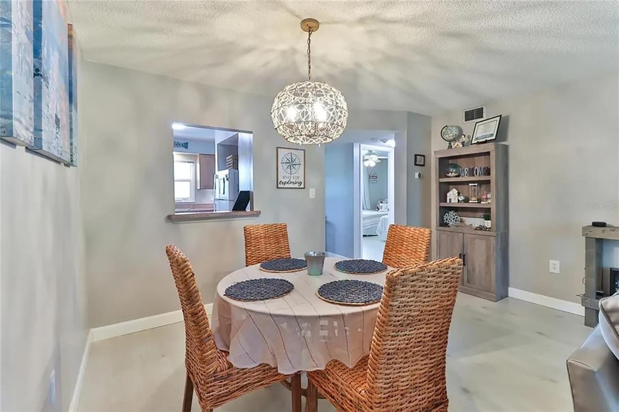 2 Bed 2 Bath Centrally Located On Siesta Key Holiday home *
