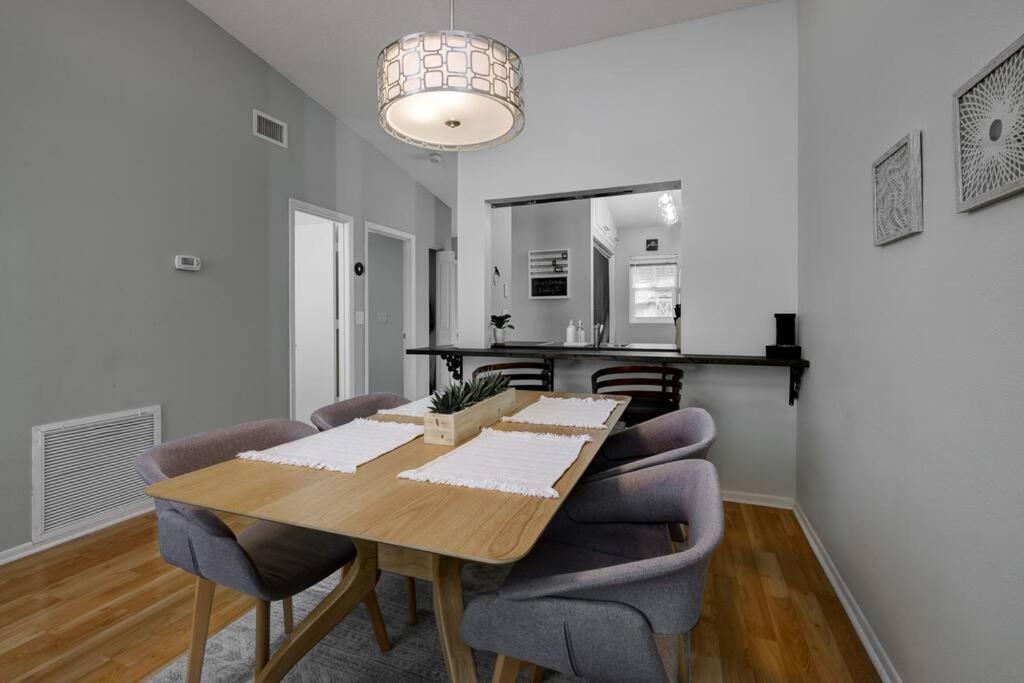 Dollar 755 Villa Sarasota