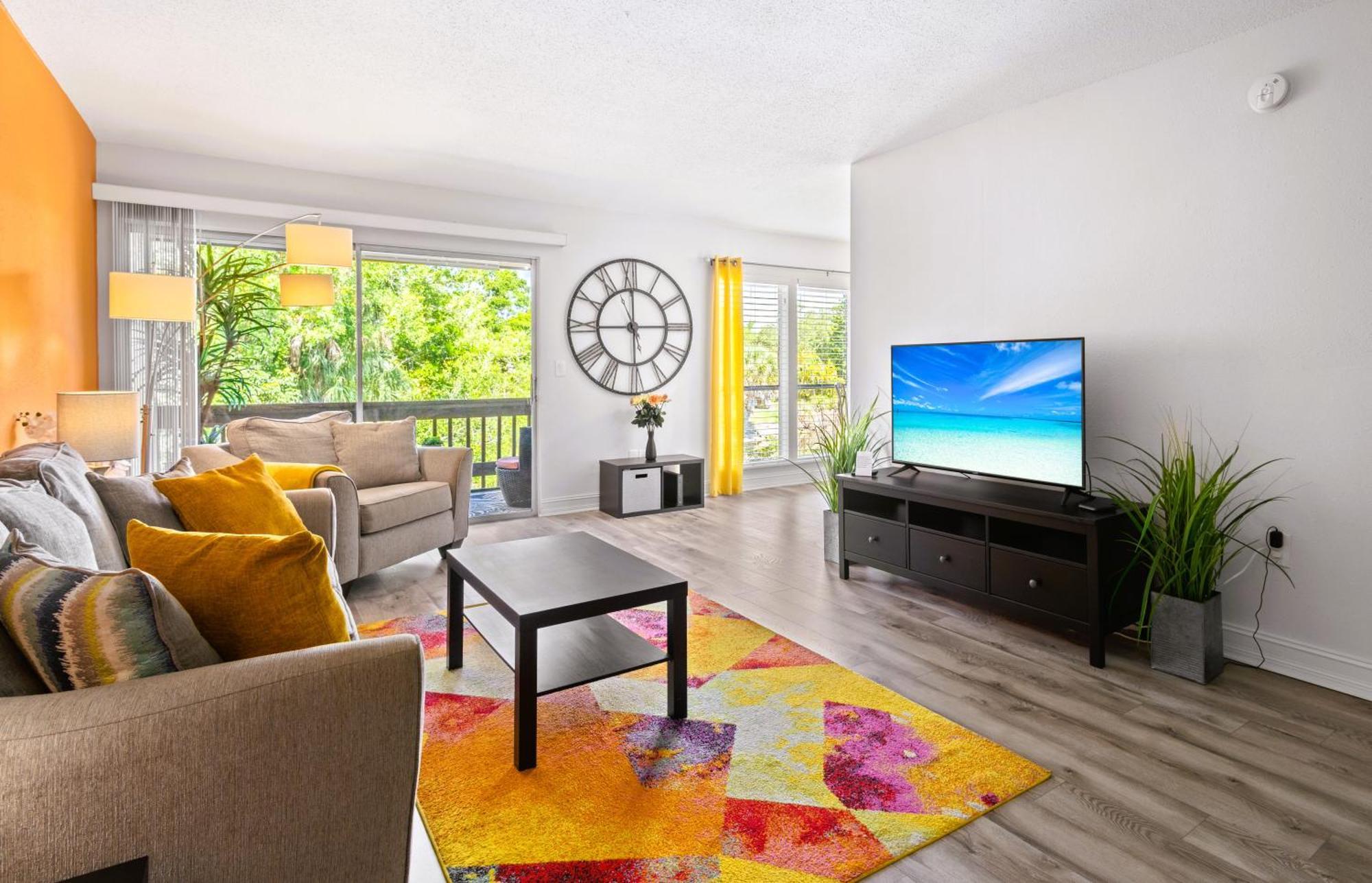 Shiny Oasis With View Apartment