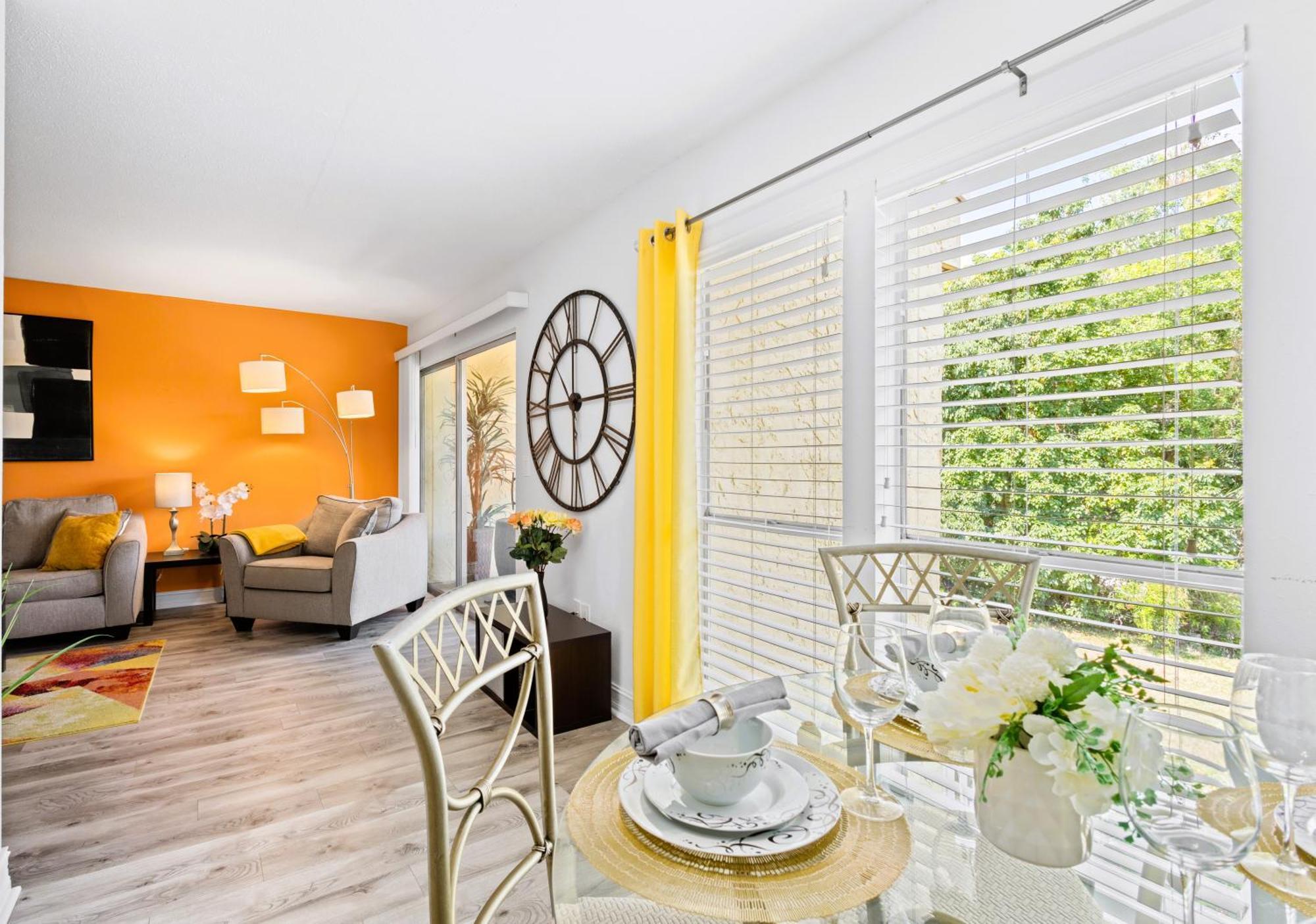 Shiny Oasis With View Apartment