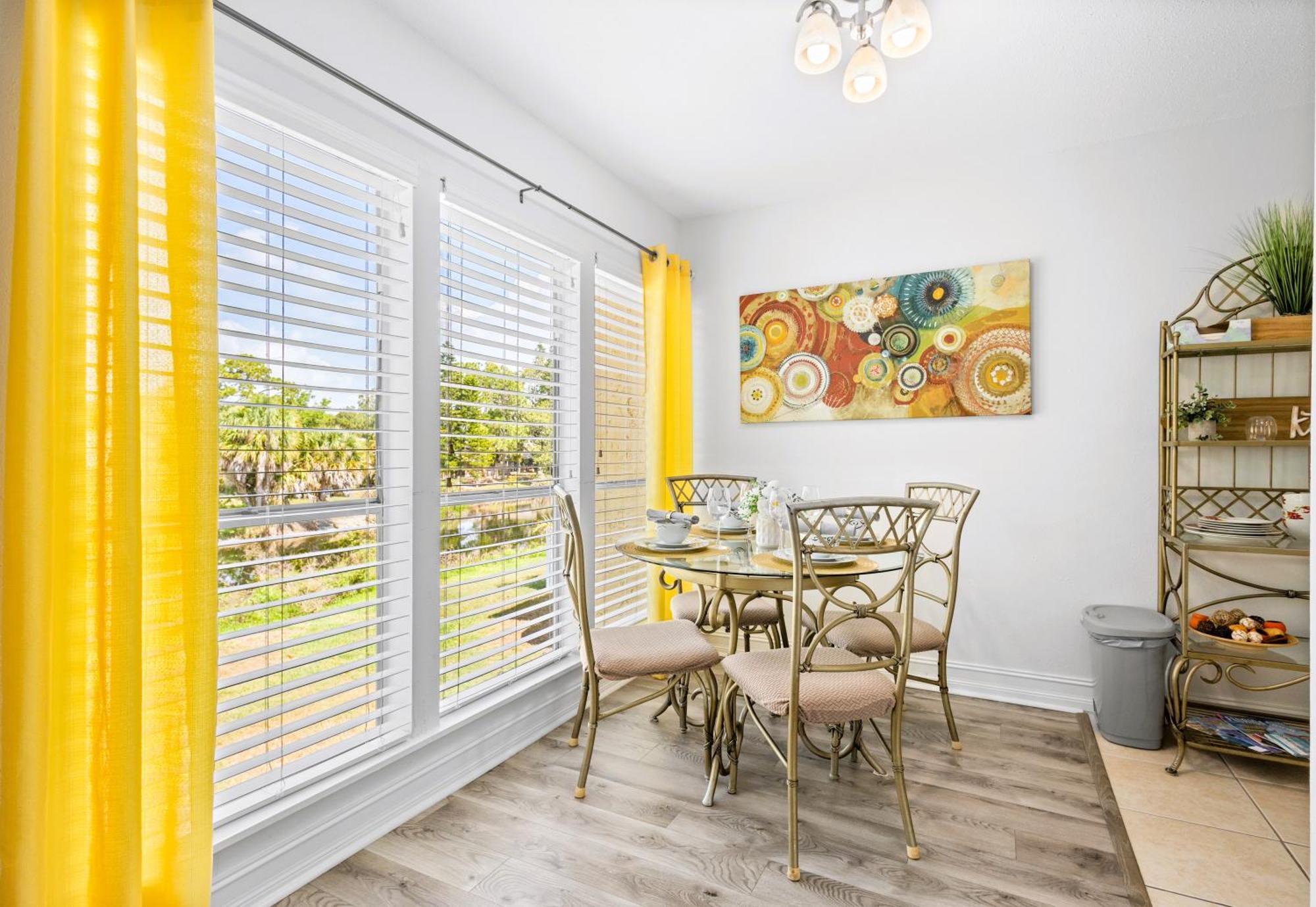 Shiny Oasis With View Apartment *