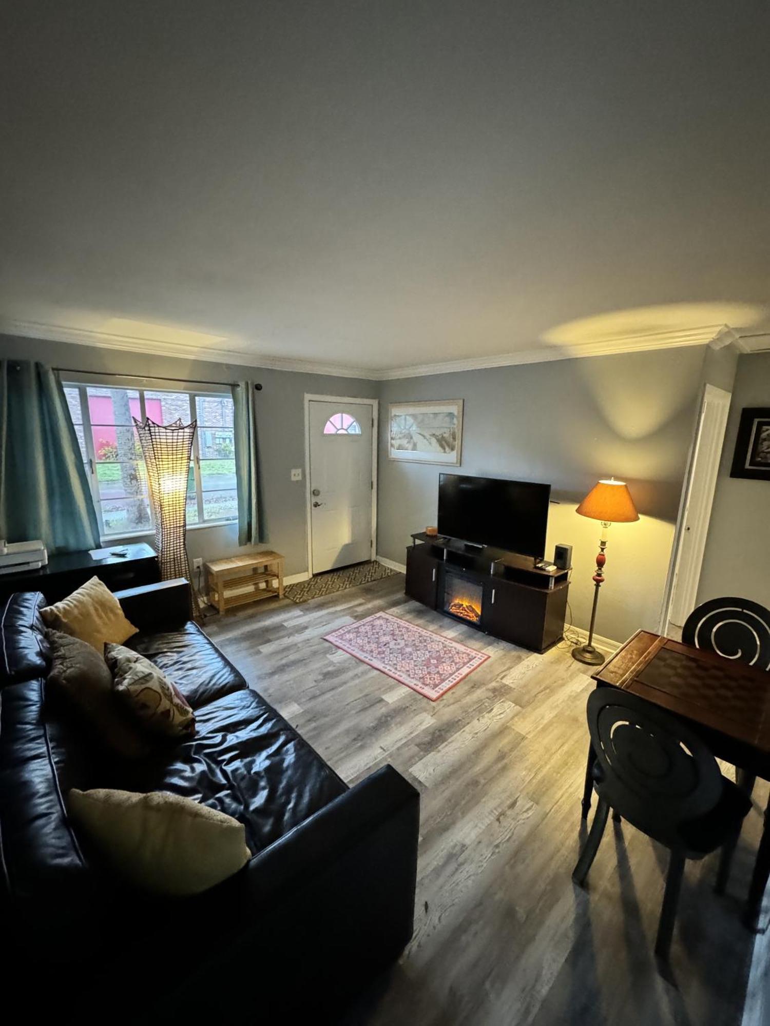 Holiday home Downtown Single Family Modern Close To Beaches And Dining