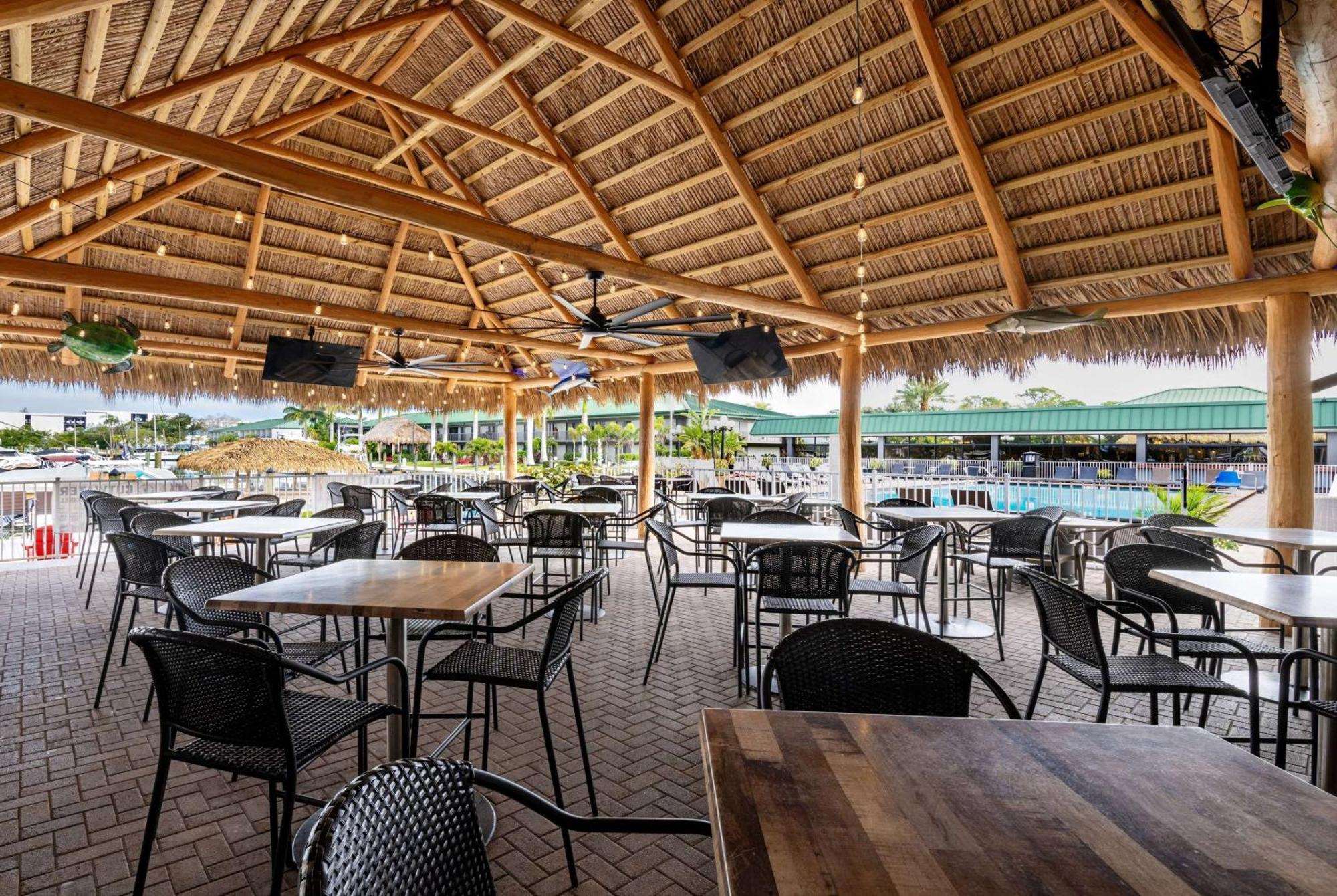 Ramada By Wyndham Sarasota Waterfront Hotel 2*