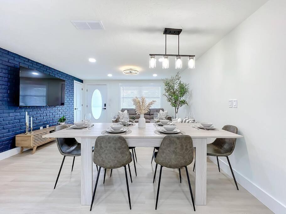 Poolside Paradise Near Siesta Key * Sarasota