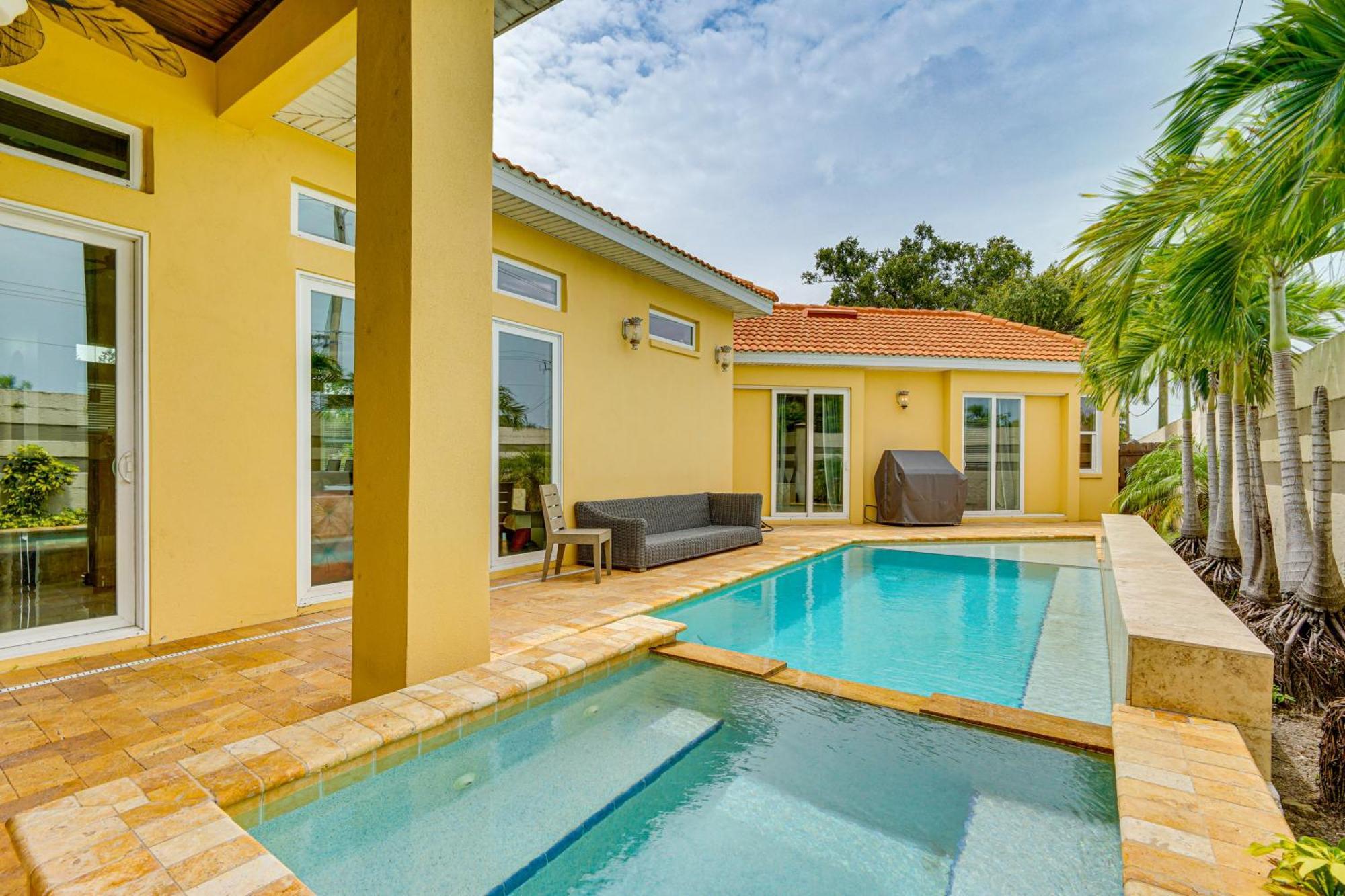 Sunny Oasis Swim, Golf, Shop And More! Holiday home *