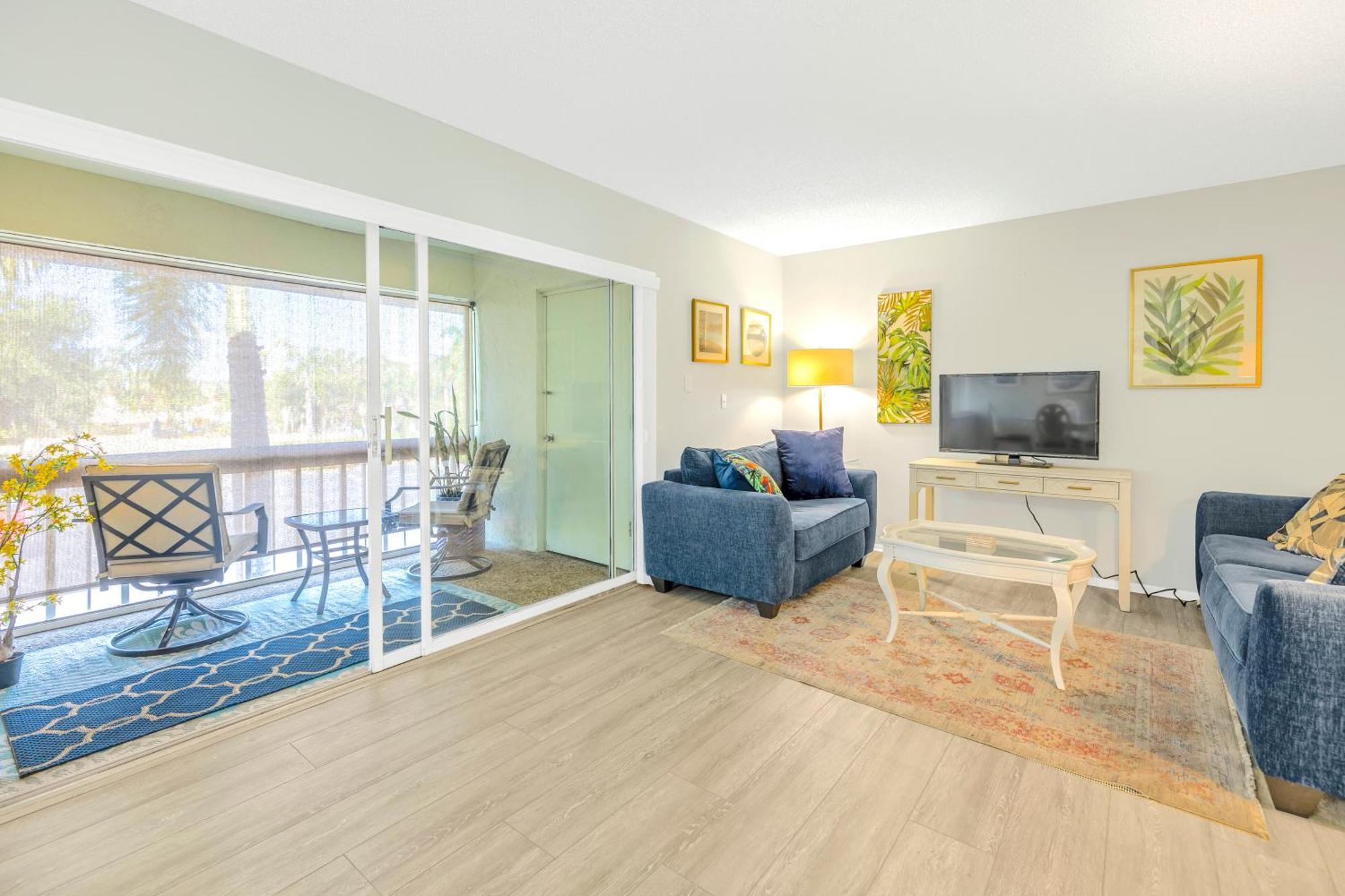 Apartment Private Patio, Walk To All! 5min- Siesta Keys Beach, 1min- Shopping Dining & Entertainment! Sarasota