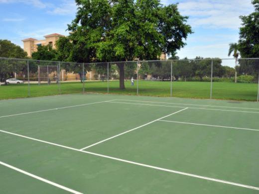 Coconut Cove Mid-long Term Available Walk To Downtown Trolly To Beaches Sarasota