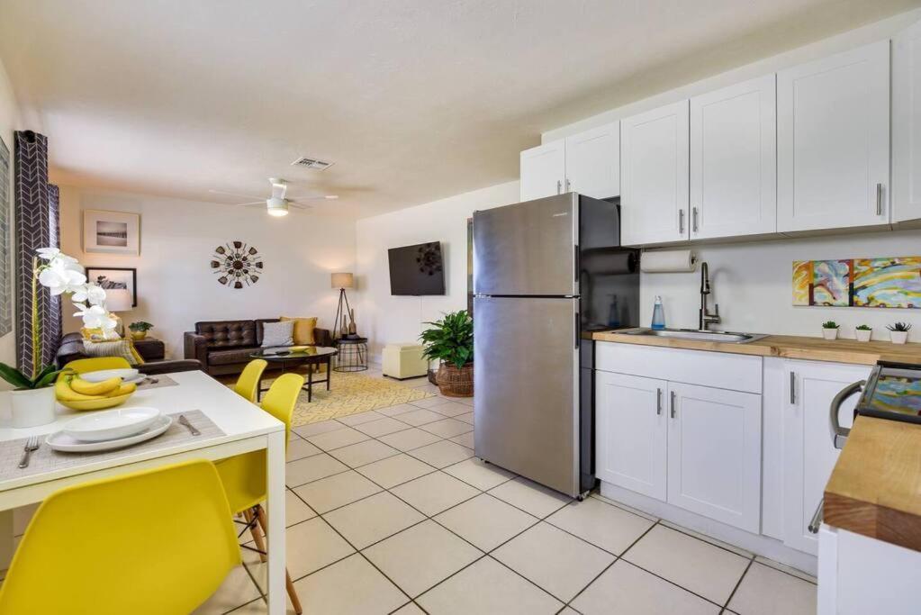 Coconut Cove Mid-long Term Available Walk To Downtown Trolly To Beaches *