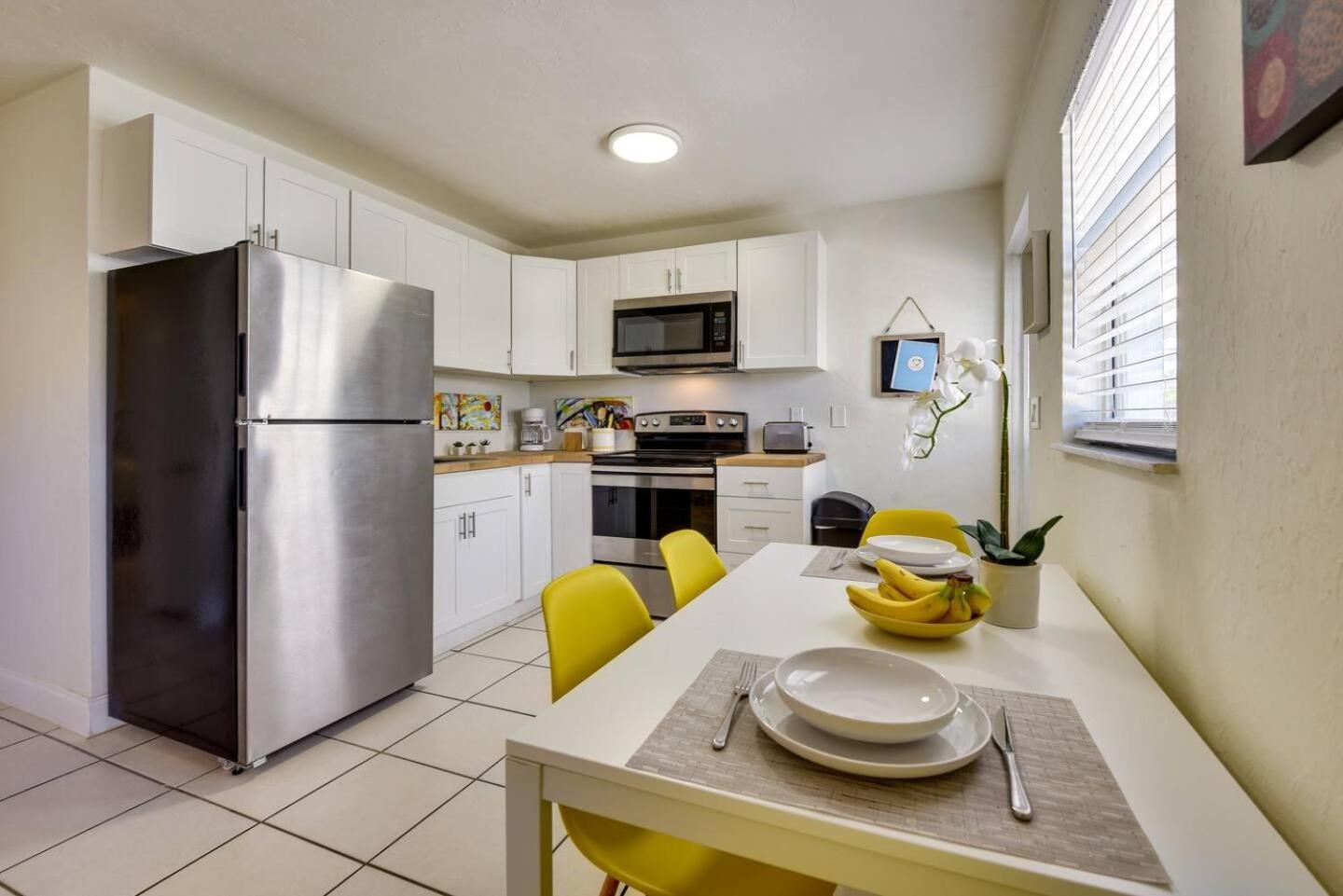 Coconut Cove Mid-long Term Available Walk To Downtown Trolly To Beaches Apartment *