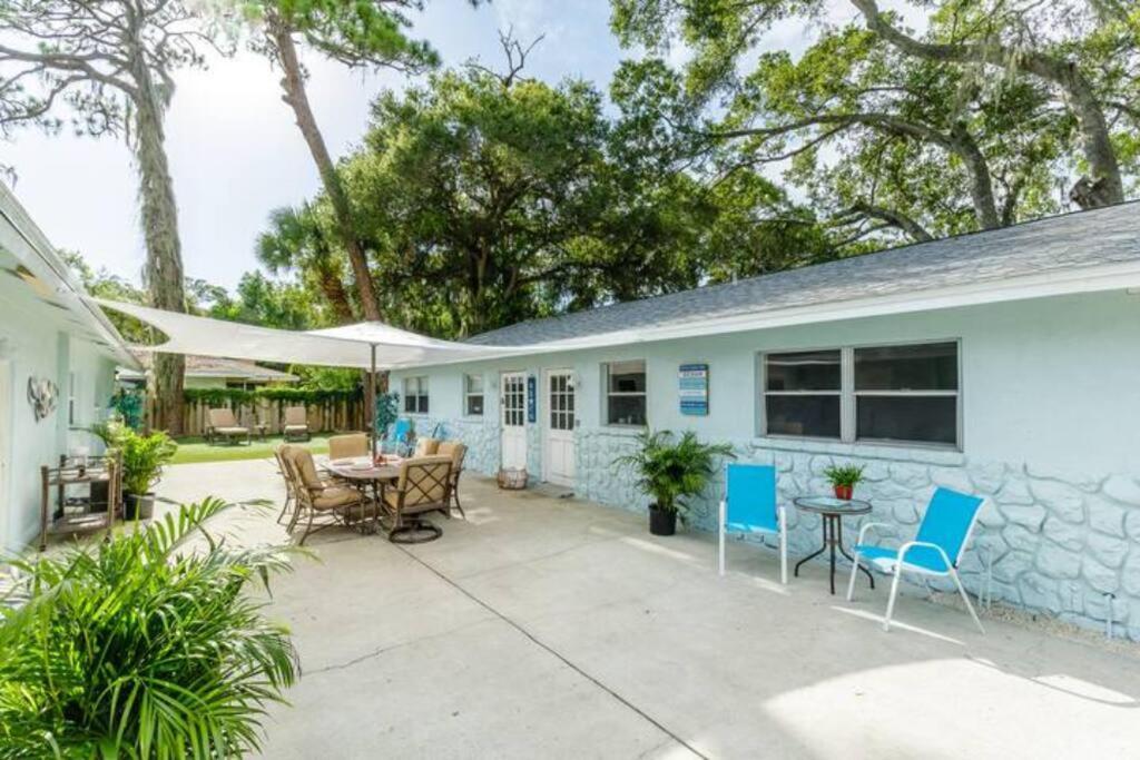 Coconut Cove Mid-long Term Available Walk To Downtown Trolly To Beaches Apartment Sarasota