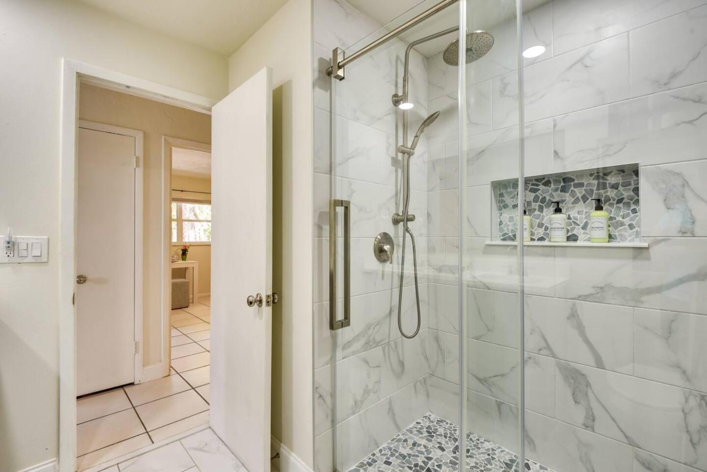Coconut Cove Mid-long Term Available Walk To Downtown Trolly To Beaches Sarasota