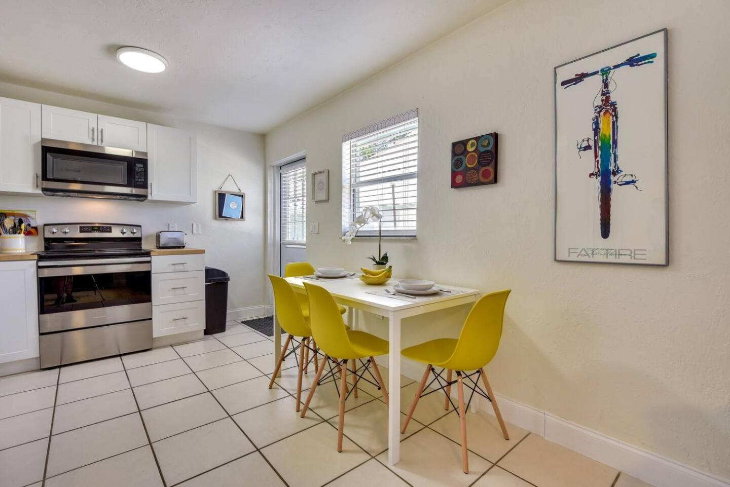 Coconut Cove Mid-long Term Available Walk To Downtown Trolly To Beaches *