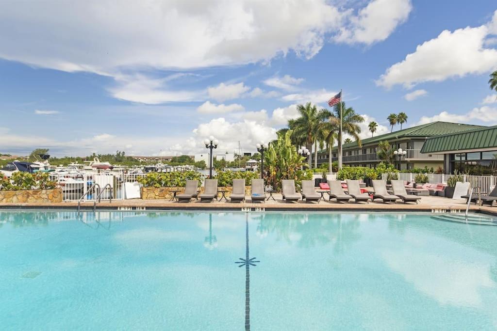 Aparthotel Bay Breeze *