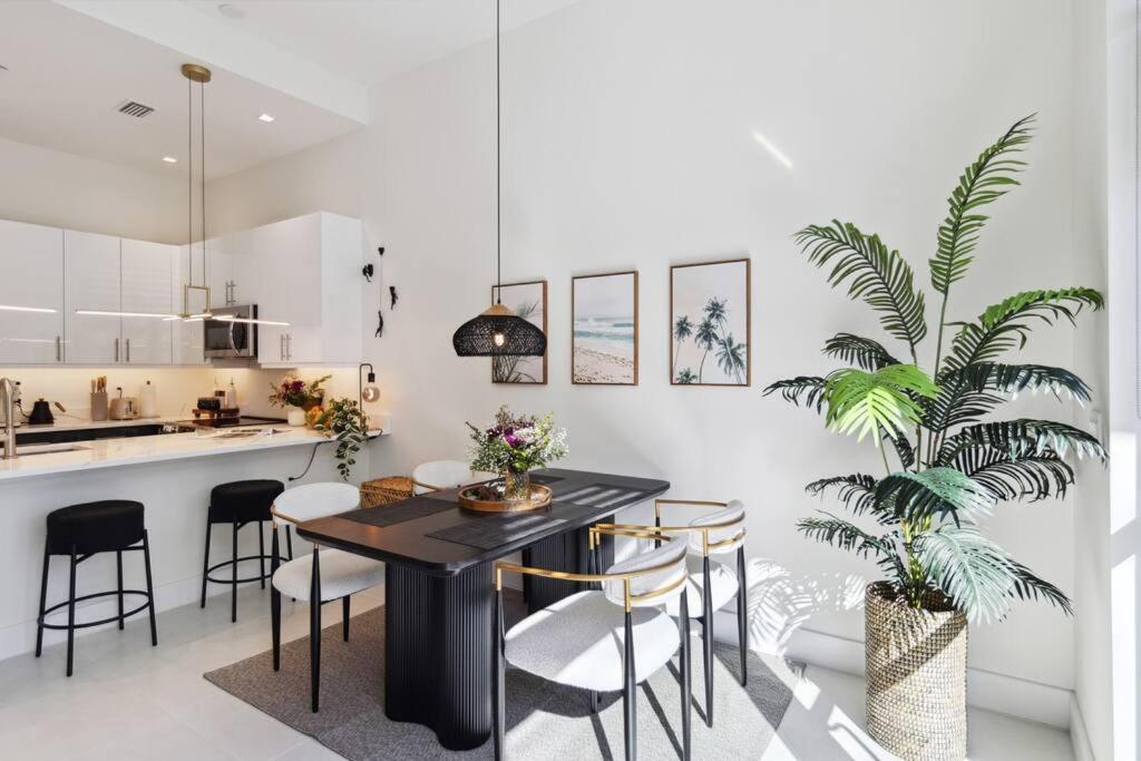 Rosemary District With Patio And In Walking Distance To Downtown And Bay Park Sarasota