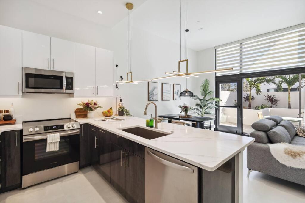 Rosemary District With Patio And In Walking Distance To Downtown And Bay Park Sarasota