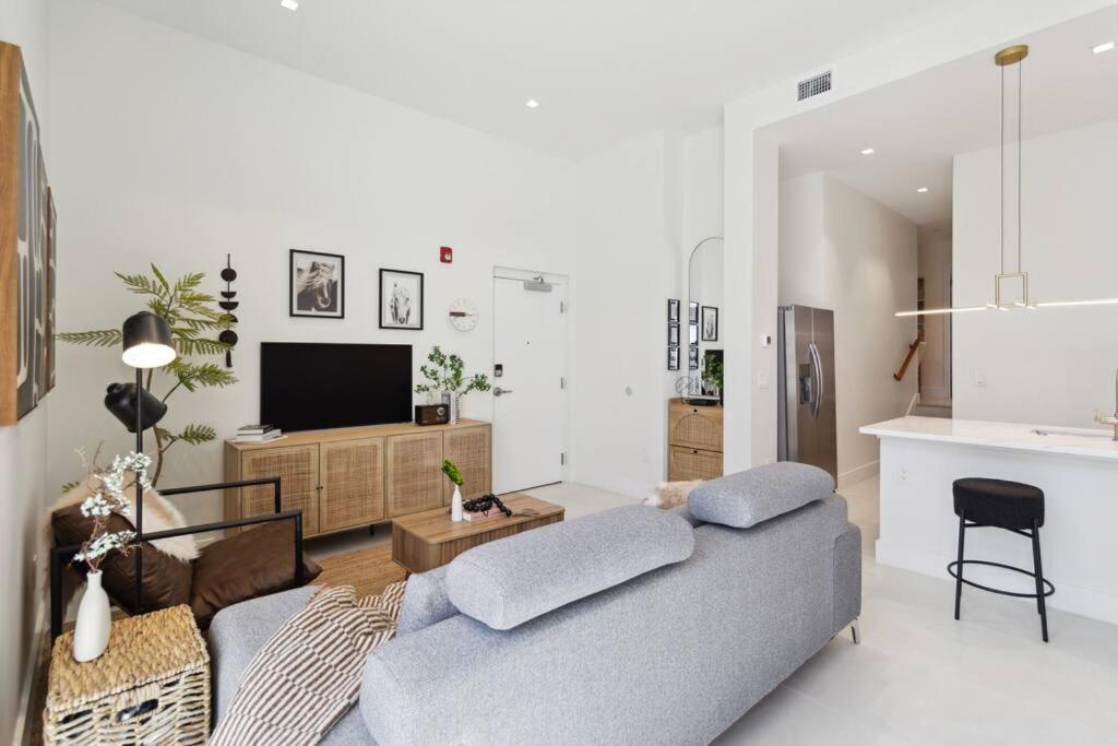 Rosemary District With Patio And In Walking Distance To Downtown And Bay Park