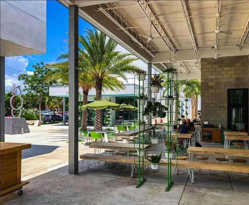 Rosemary District With Patio And In Walking Distance To Downtown And Bay Park Apartment