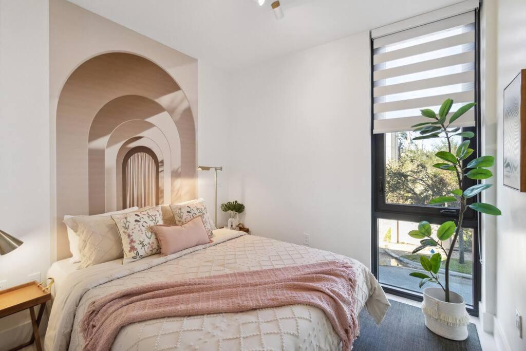 Rosemary District With Patio And In Walking Distance To Downtown And Bay Park Apartment Sarasota