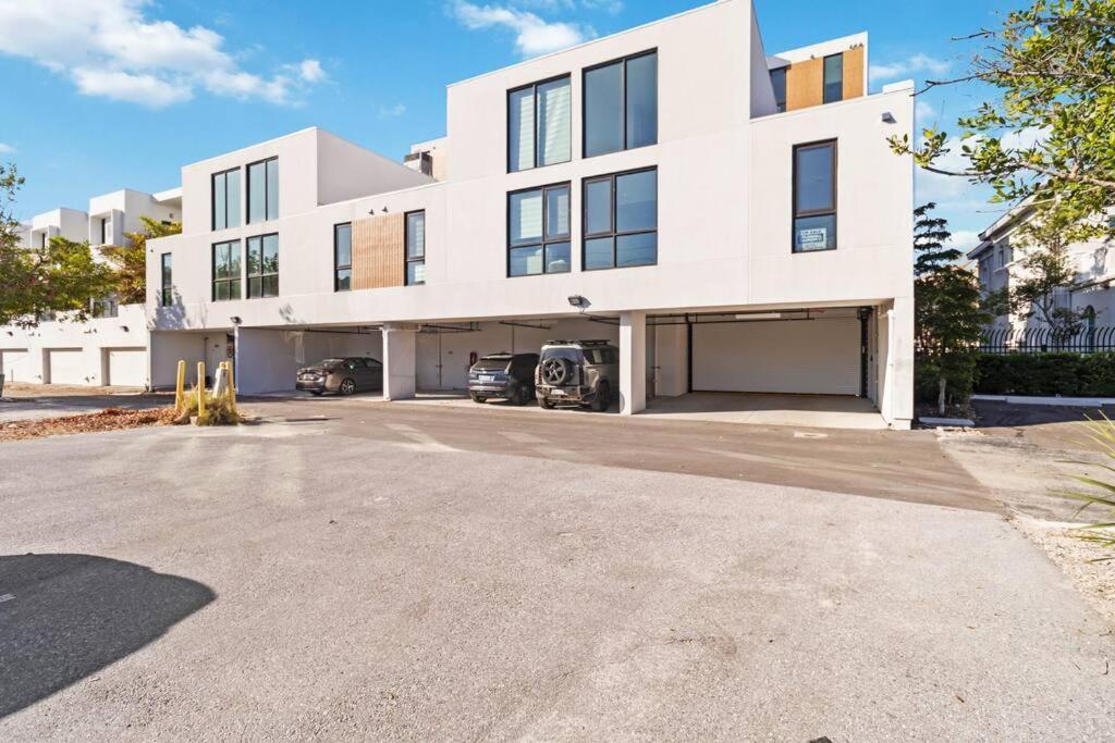 Apartment Rosemary District With Patio And In Walking Distance To Downtown And Bay Park *