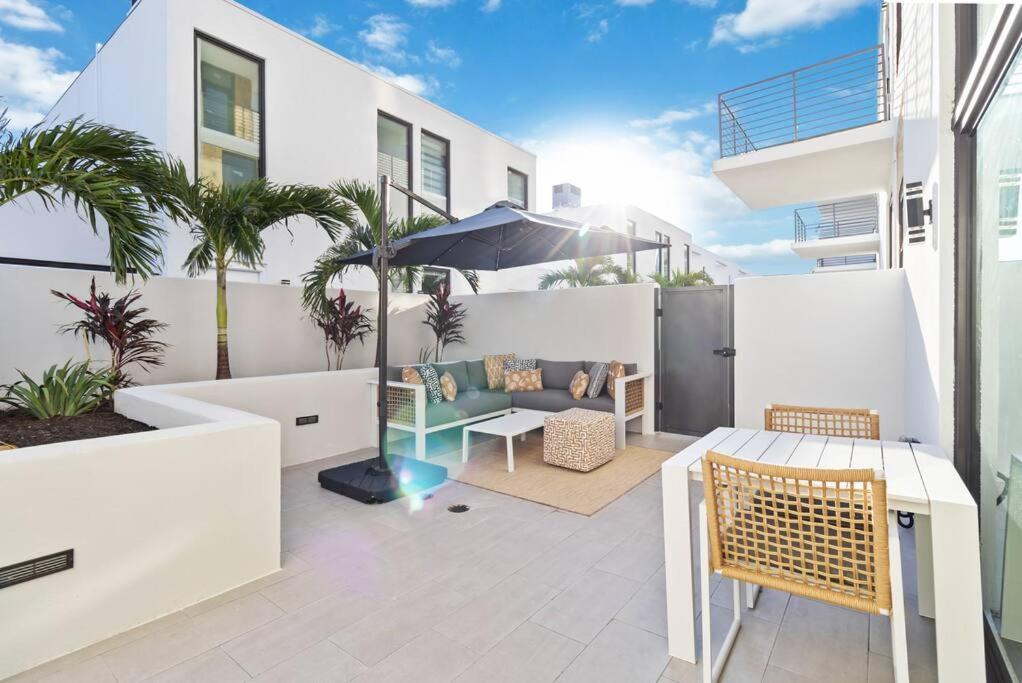 Rosemary District With Patio And In Walking Distance To Downtown And Bay Park Apartment Sarasota