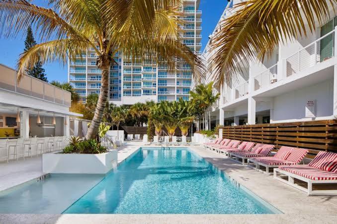 Rosemary District With Patio And In Walking Distance To Downtown And Bay Park Apartment