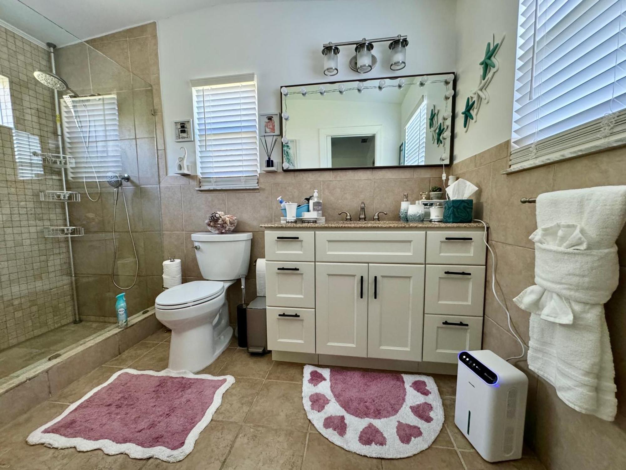 Location Siesta 1 Mile Away With Hot