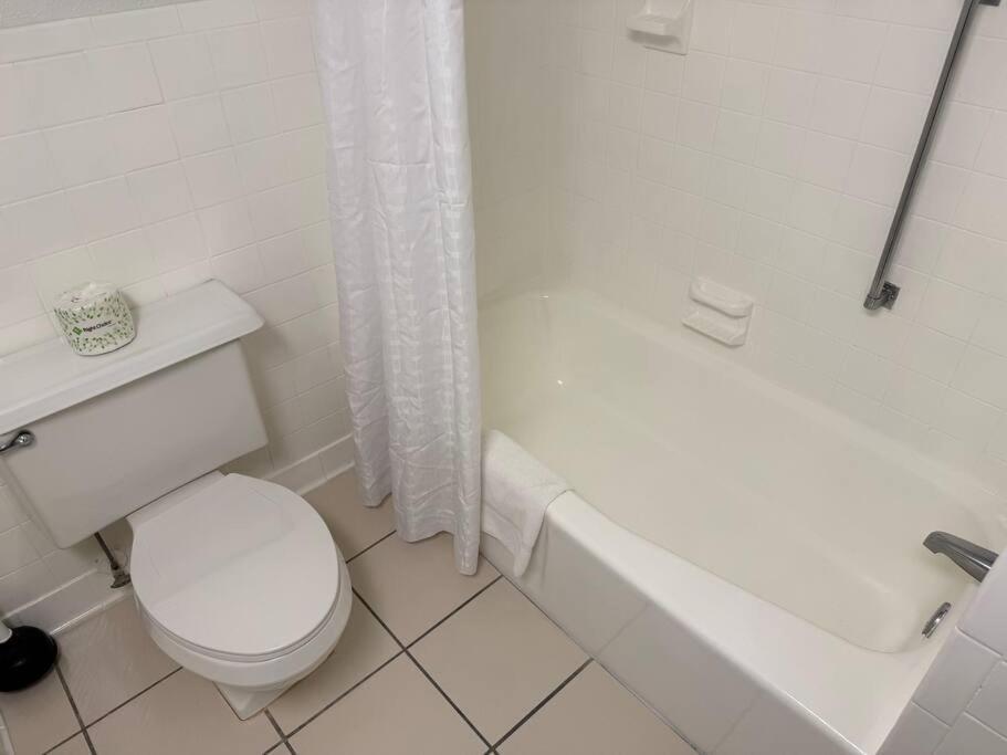 Waterfront Room, Heated Pool, Tiki Bar & Grill ! *