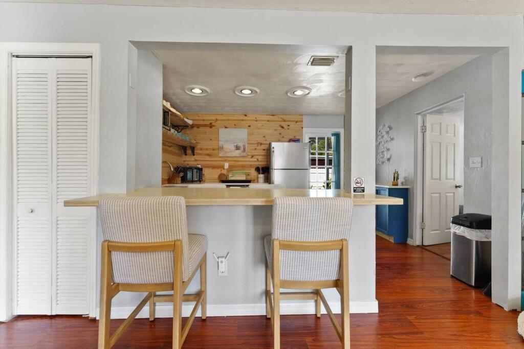 10 Min Lido Key ~coastal Hideout *
