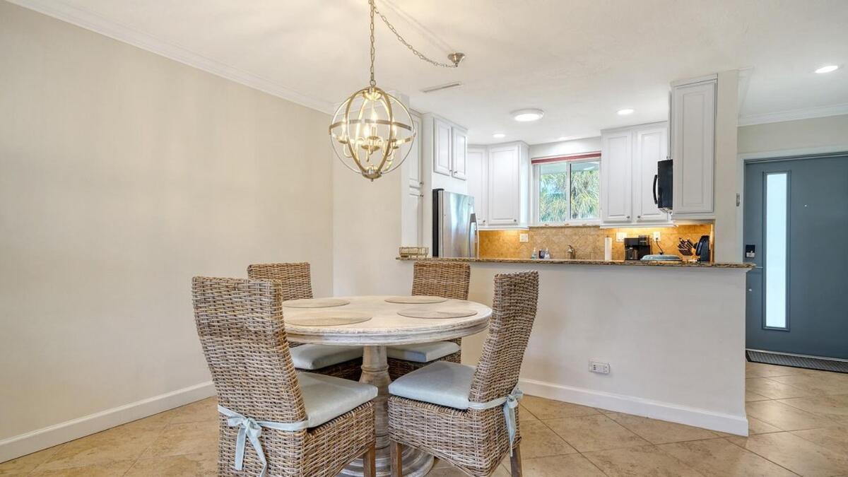 Walkable To Beach, Restaurants, Entertainment! *