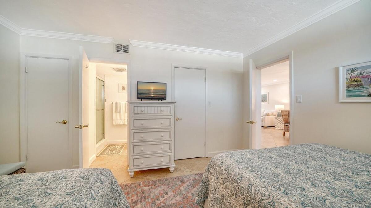 Walkable To Beach, Restaurants, Entertainment! Apartment