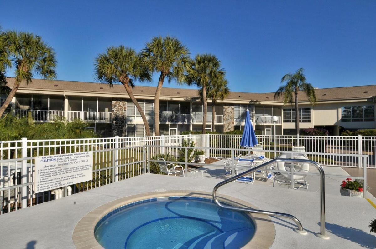 Apartment Walkable To Beach, Restaurants, Entertainment! *