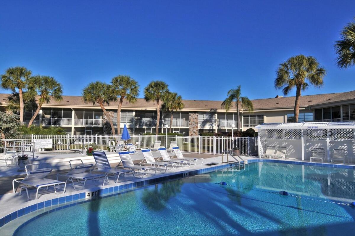 Apartment Walkable To Beach, Restaurants, Entertainment! *