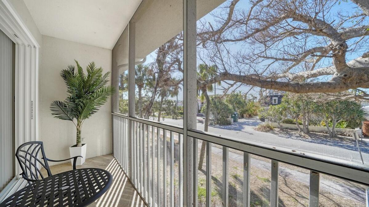 Walkable To Beach, Restaurants, Entertainment! Apartment