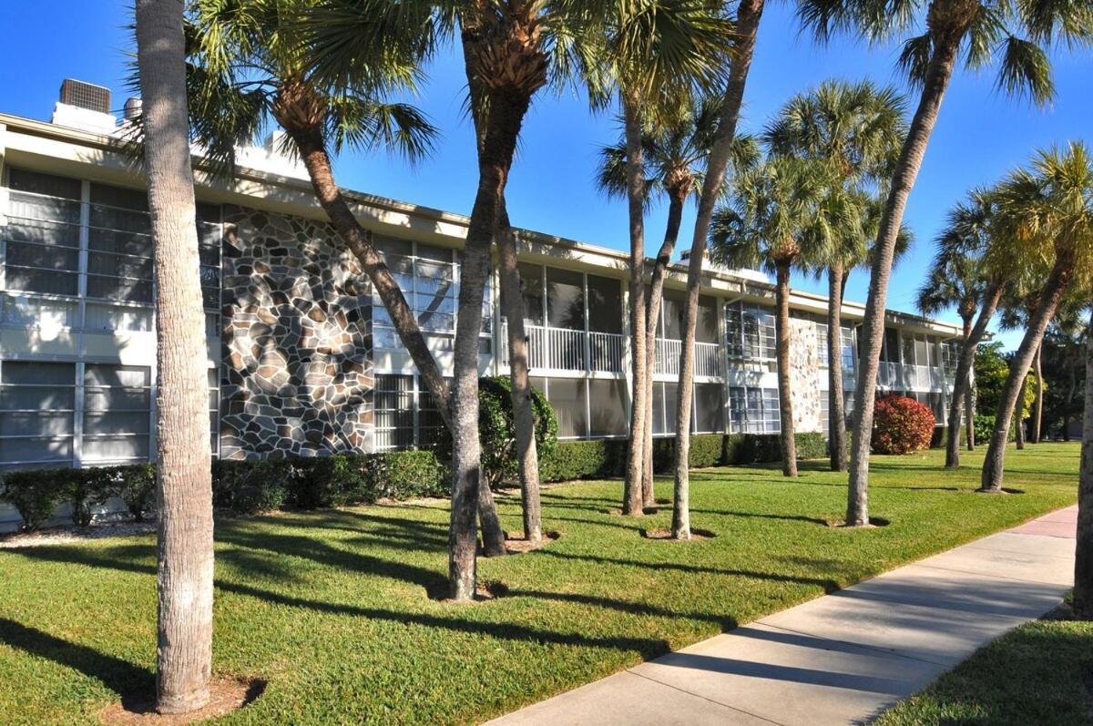 Walkable To Beach, Restaurants, Entertainment! Apartment