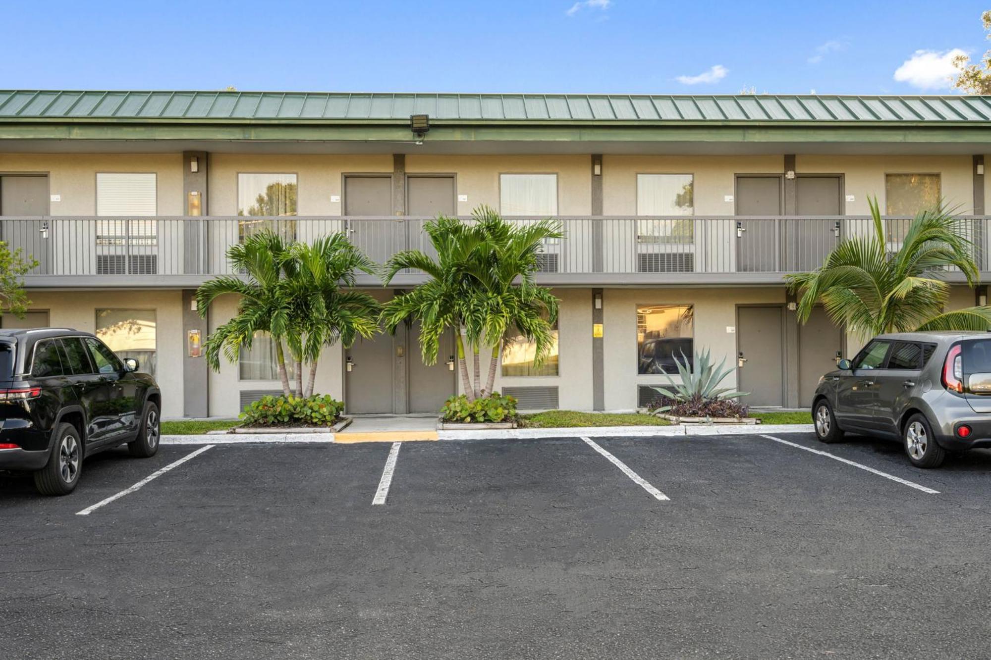 Aparthotel Bay Breeze