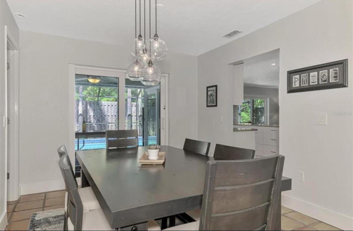 Enchanted & Peaceful Oasis 10 Min Away From One Of The Beautiful Beaches In The World Siesta Key Villa