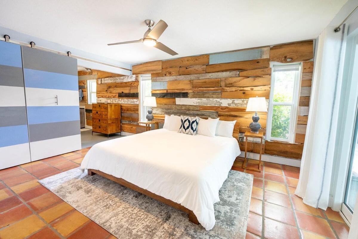 Enchanted & Peaceful Oasis 10 Min Away From One Of The Beautiful Beaches In The World Siesta Key Villa *