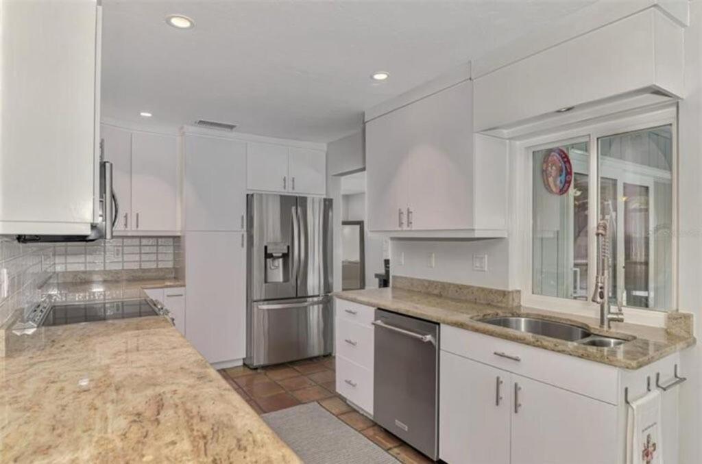 Enchanted & Peaceful Oasis 10 Min Away From One Of The Beautiful Beaches In The World Siesta Key *