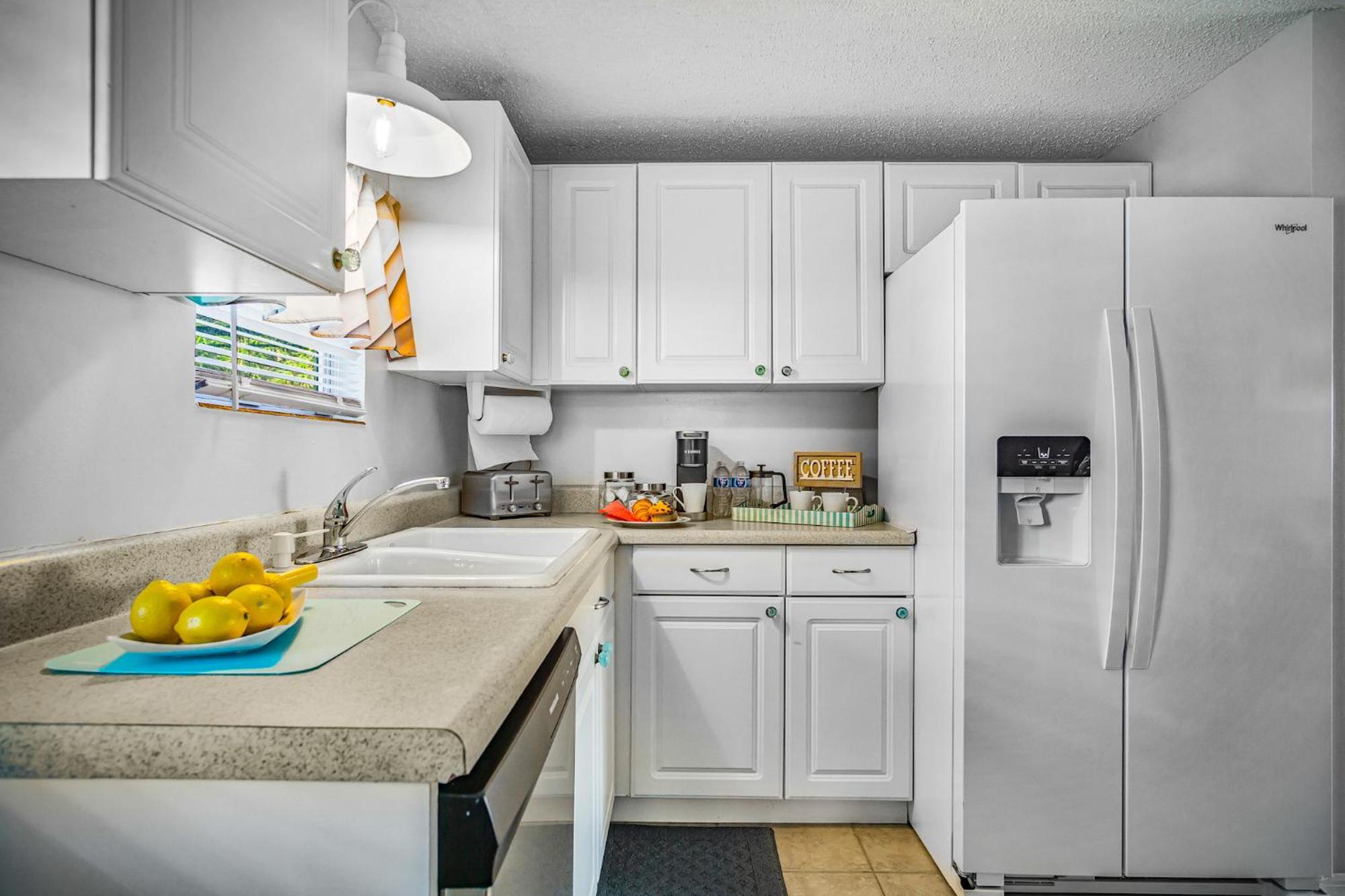 With Heated Pool Just Off Siesta Key Apartment