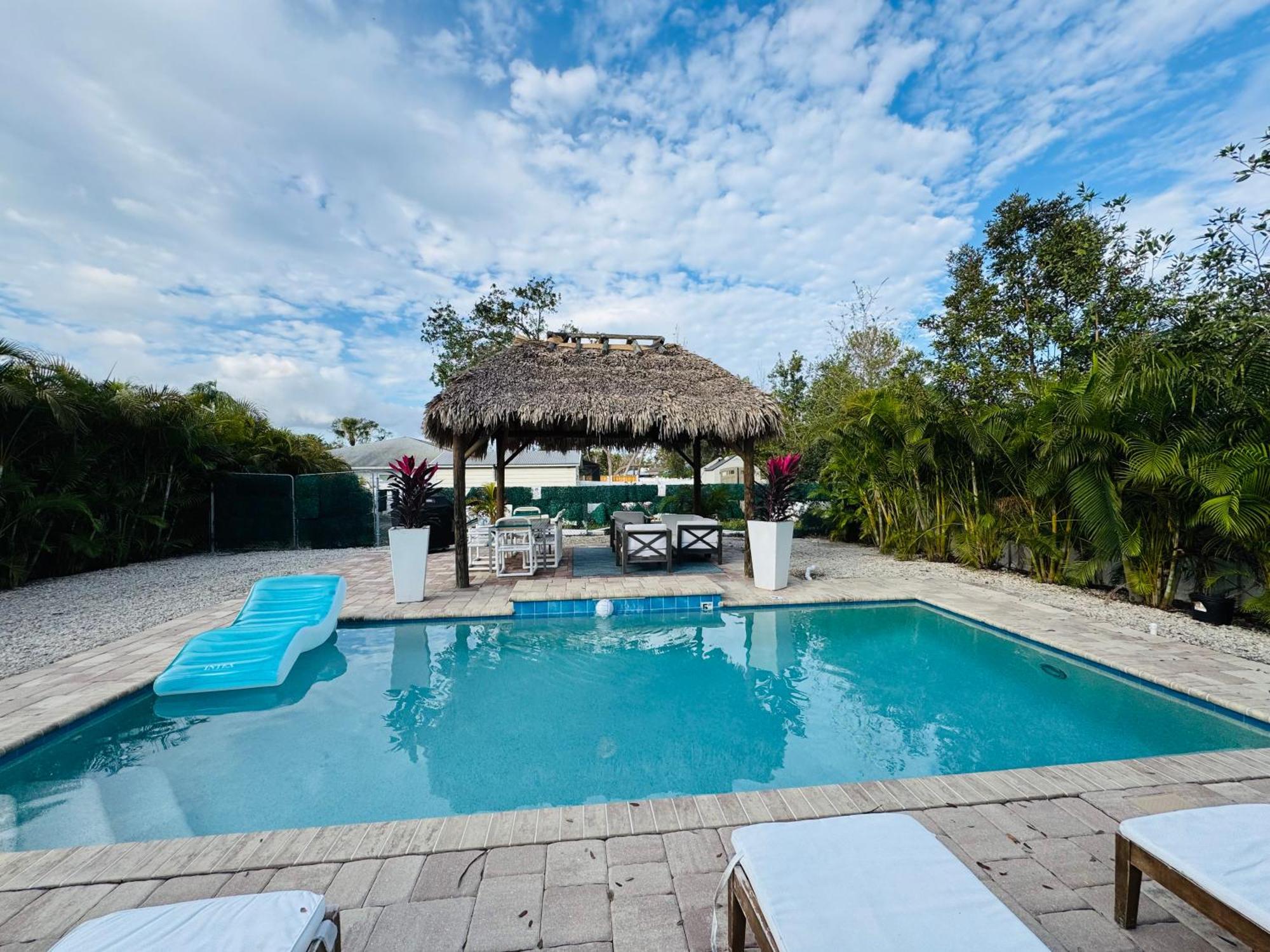 Paradise Heated Pool Near Img & Siesta Key Holiday home