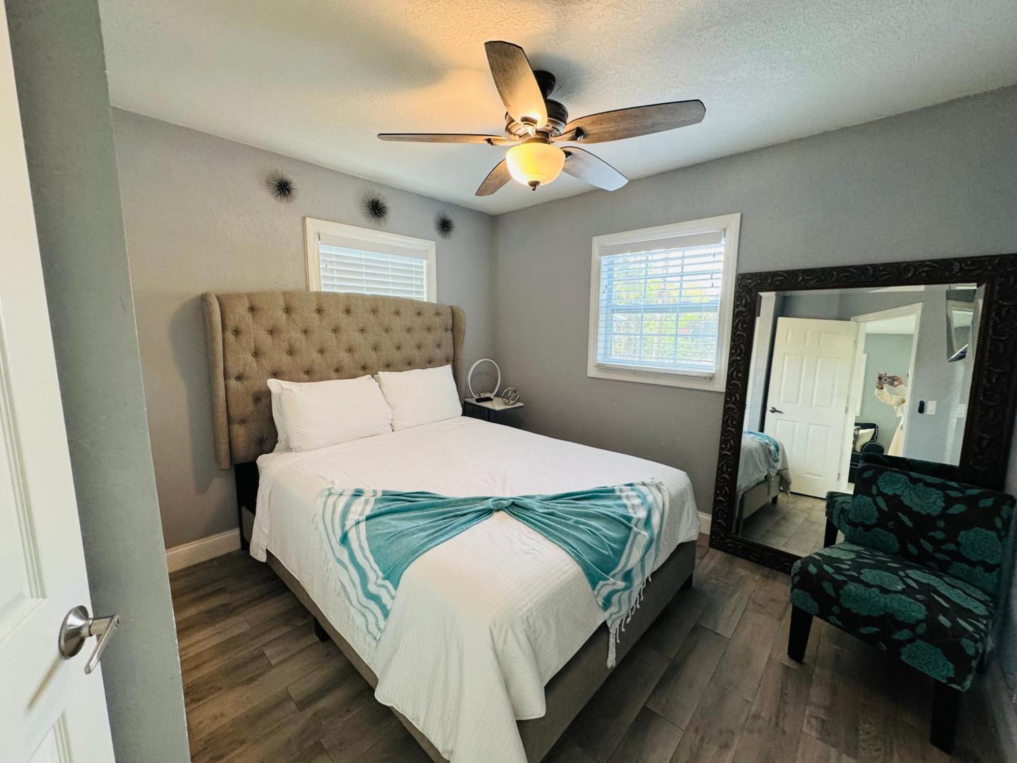Paradise Heated Pool Near Img & Siesta Key Holiday home *