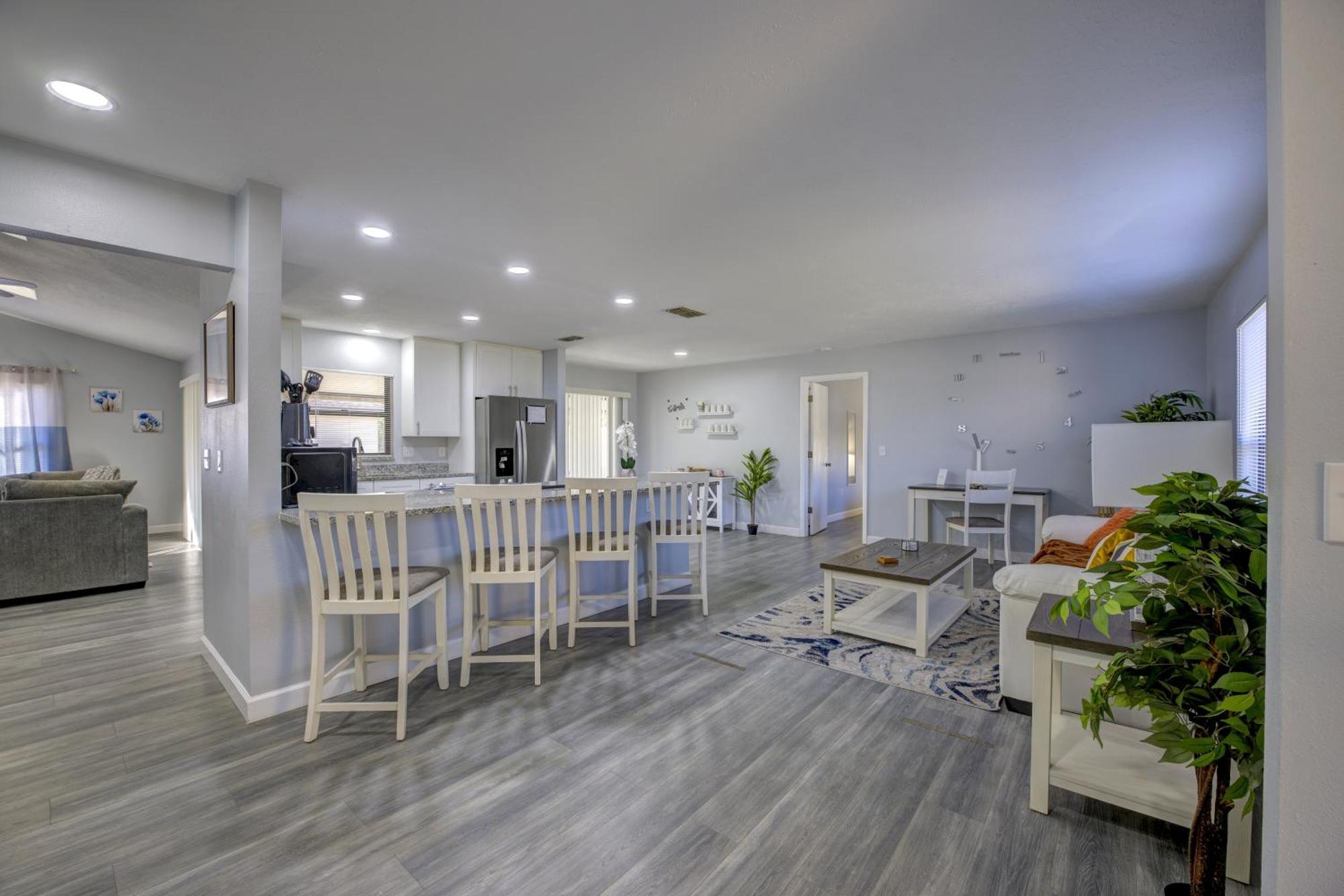 Family Fun Ping Pong, Bbq, Walk To Park Nearby Holiday home *