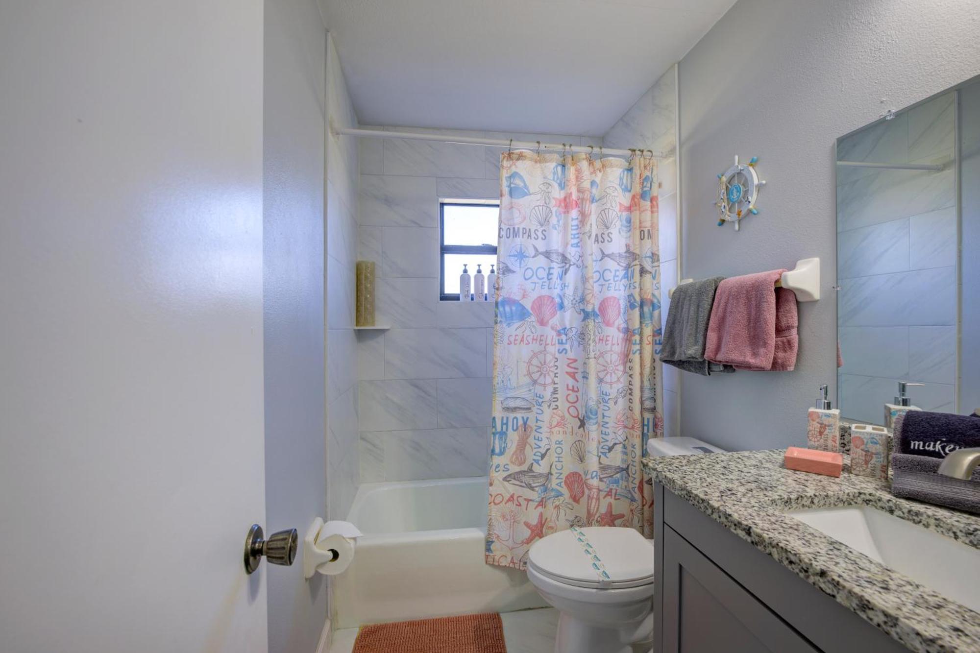 Family Fun Ping Pong, Bbq, Walk To Park Nearby Holiday home Sarasota