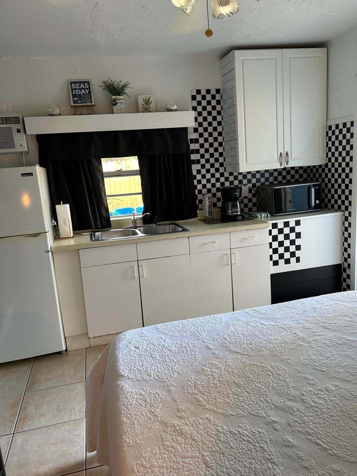 Mini Studio: 10 Min/siesta Key/private Entrance/ Apartment