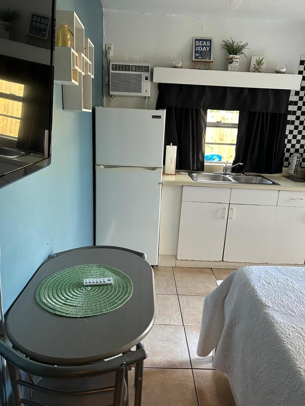 Apartment Mini Studio: 10 Min/siesta Key/private Entrance/ Sarasota
