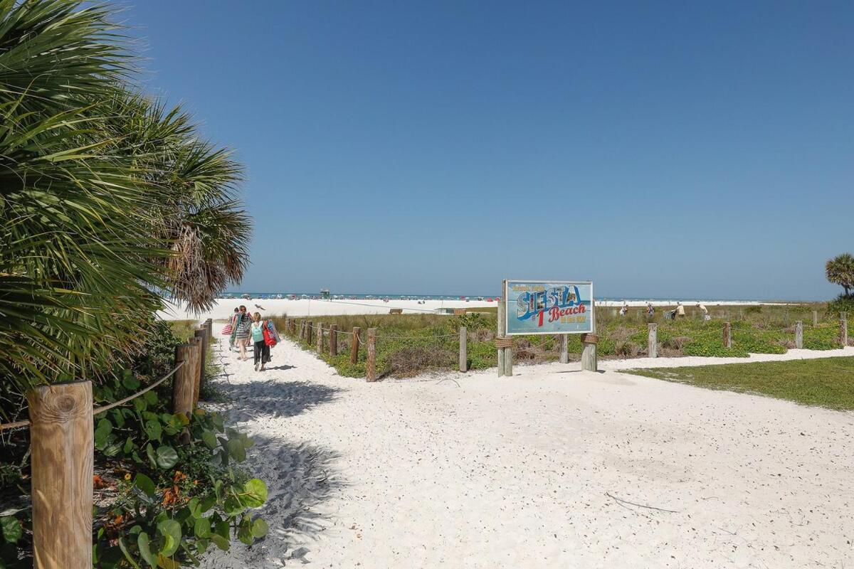 2 Bed 2 Bath Centrally Located On Siesta Key
