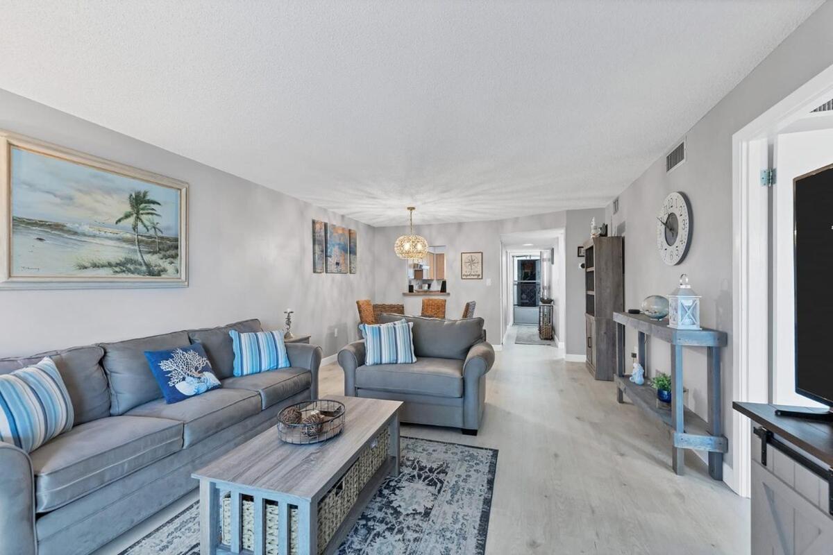 2 Bed 2 Bath Centrally Located On Siesta Key