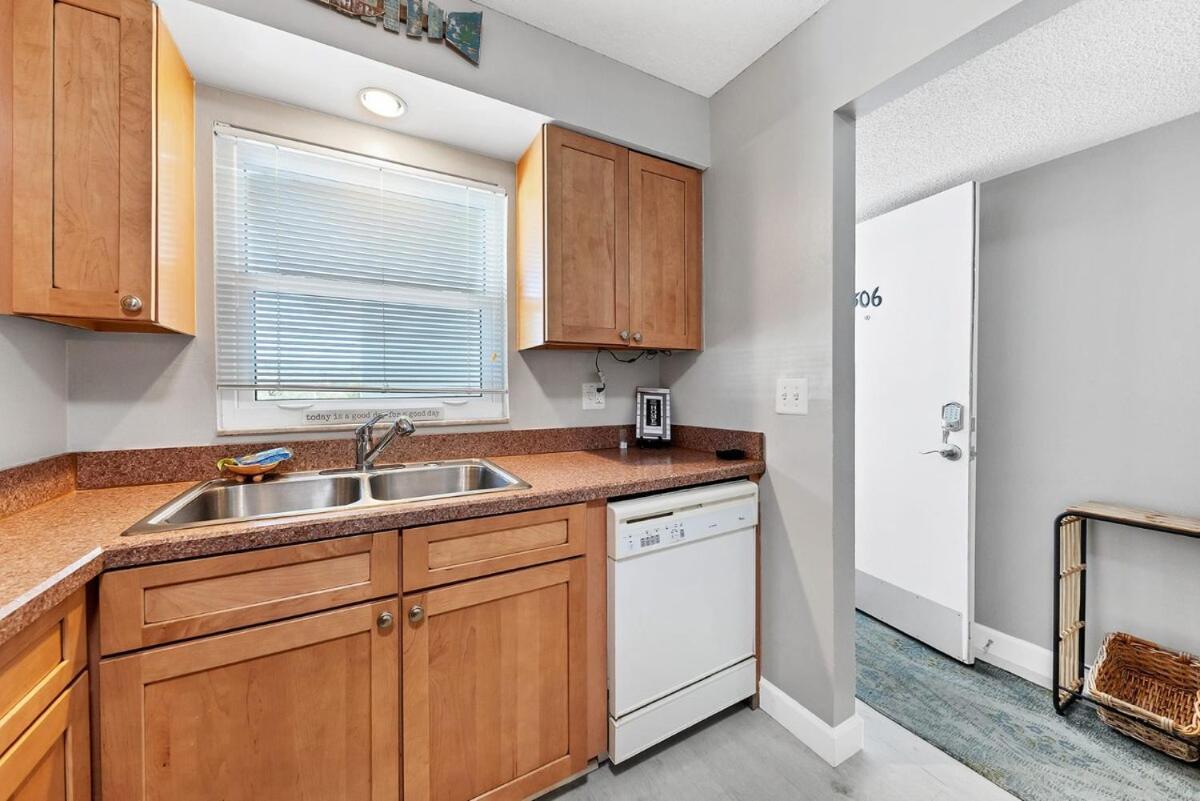 2 Bed 2 Bath Centrally Located On Siesta Key Holiday home *