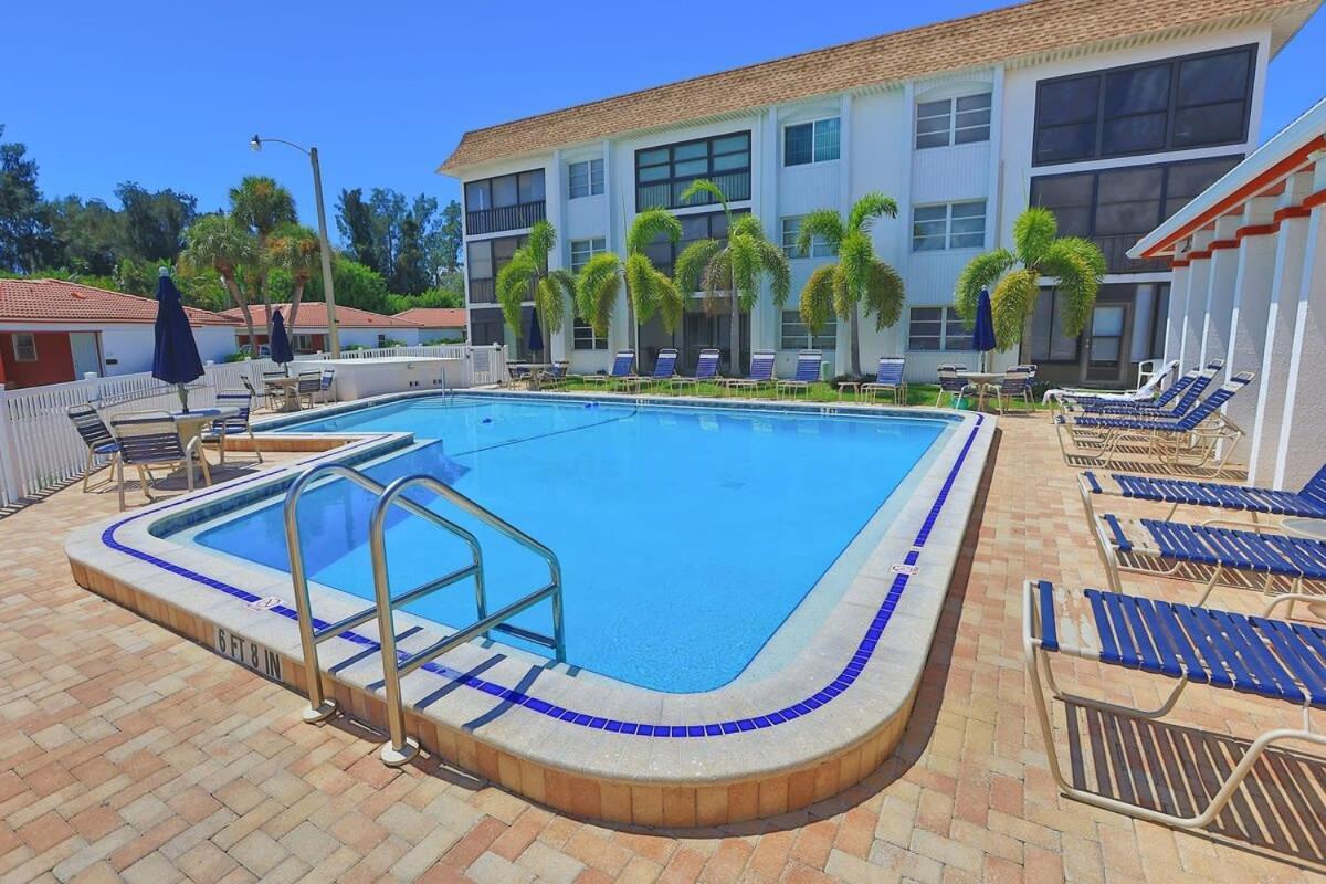 2 Bed 2 Bath Centrally Located On Siesta Key * Sarasota